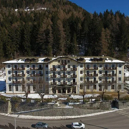 & Palace Ponte Di Legno