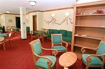 & Palace Feriested