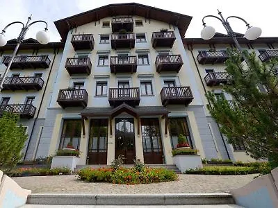 & Palace Ponte Di Legno