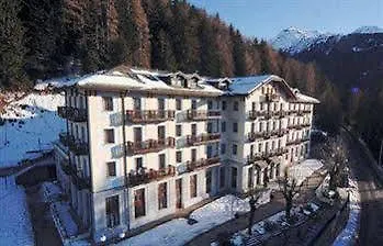 & Palace Ponte Di Legno