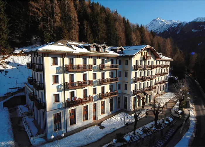 & Palace 3*